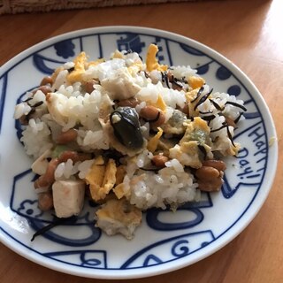 豆腐と枝豆、ひじきの納豆チャーハン